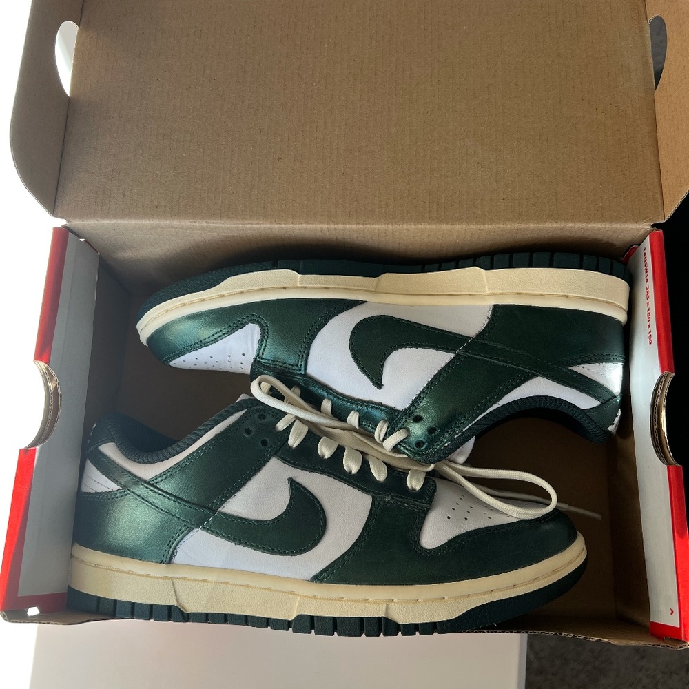 Women's Nike Dunk Low - Picture 1 of 3